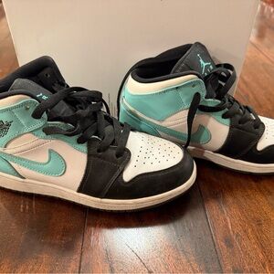 Nike Women’s Black and Mint Sneakers
